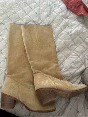 Women’s Tan Knee-High Suede Boots